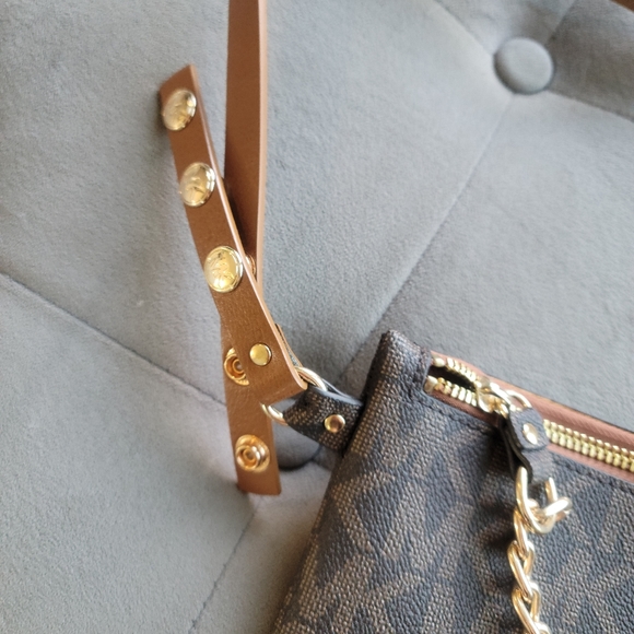 New, no tag, Michael Kors     Fannypack - Picture 3 of 7